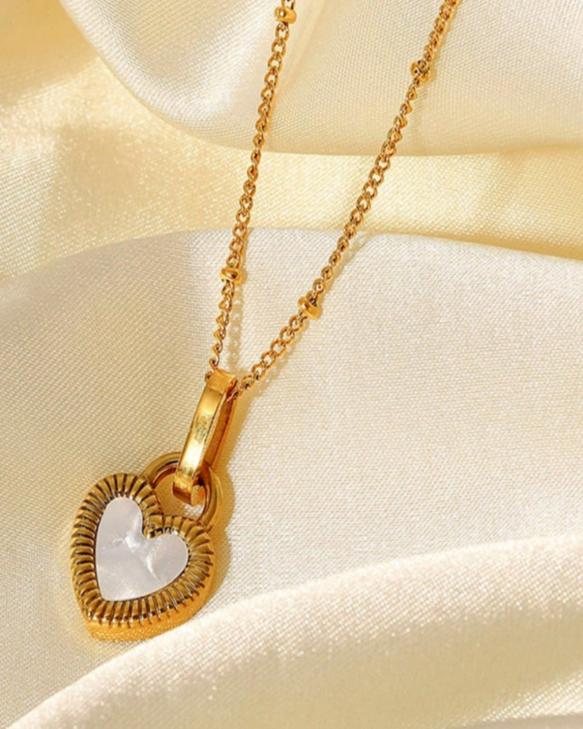 Gold Link Chain Heart Pearl Pendant Necklace - RUN THE STREETS COLLABORATIVE