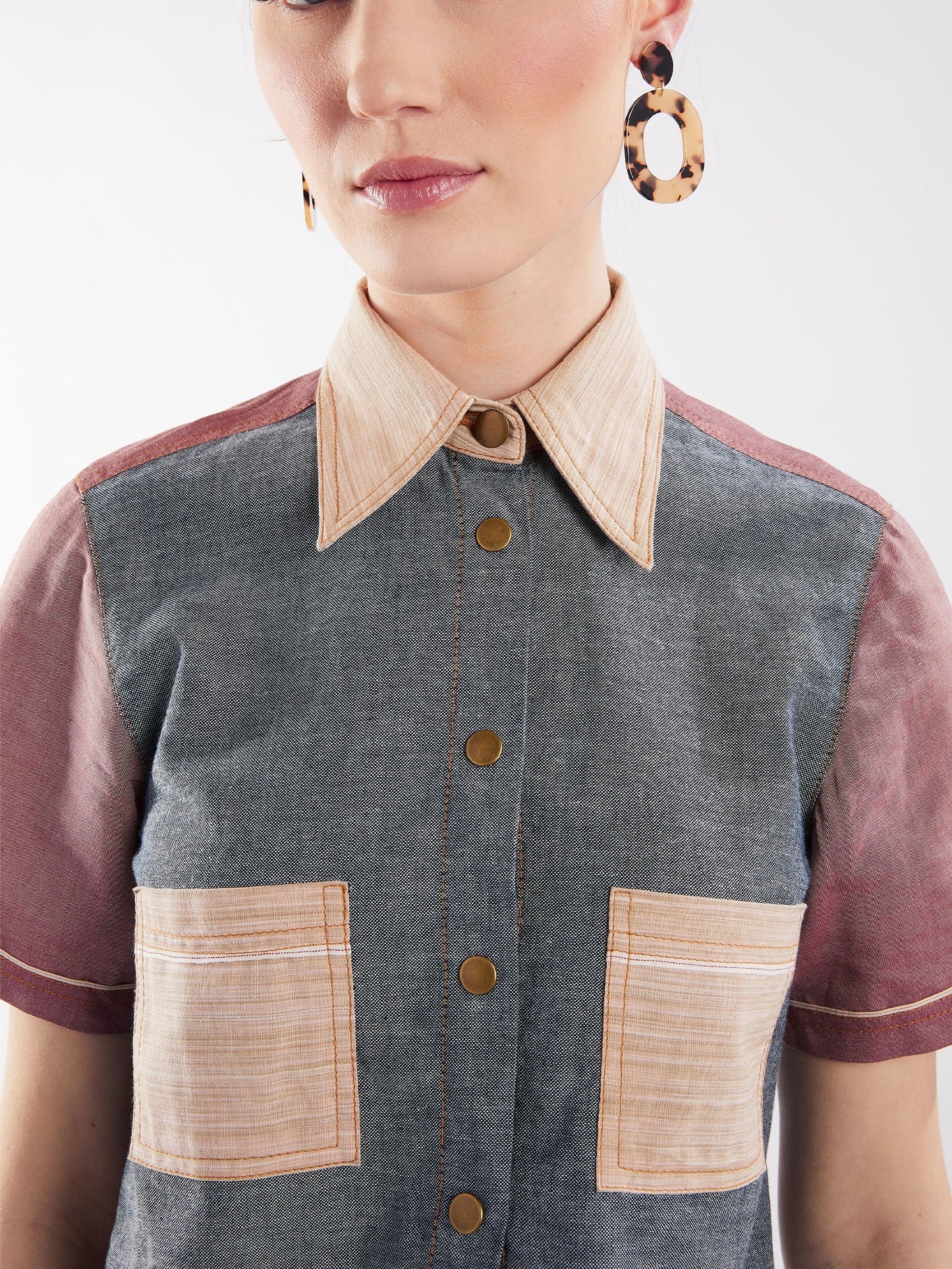 Cropped Button-Down Shirt in Blue and Red Chambray - RUN THE STREETS COLLABORATIVE