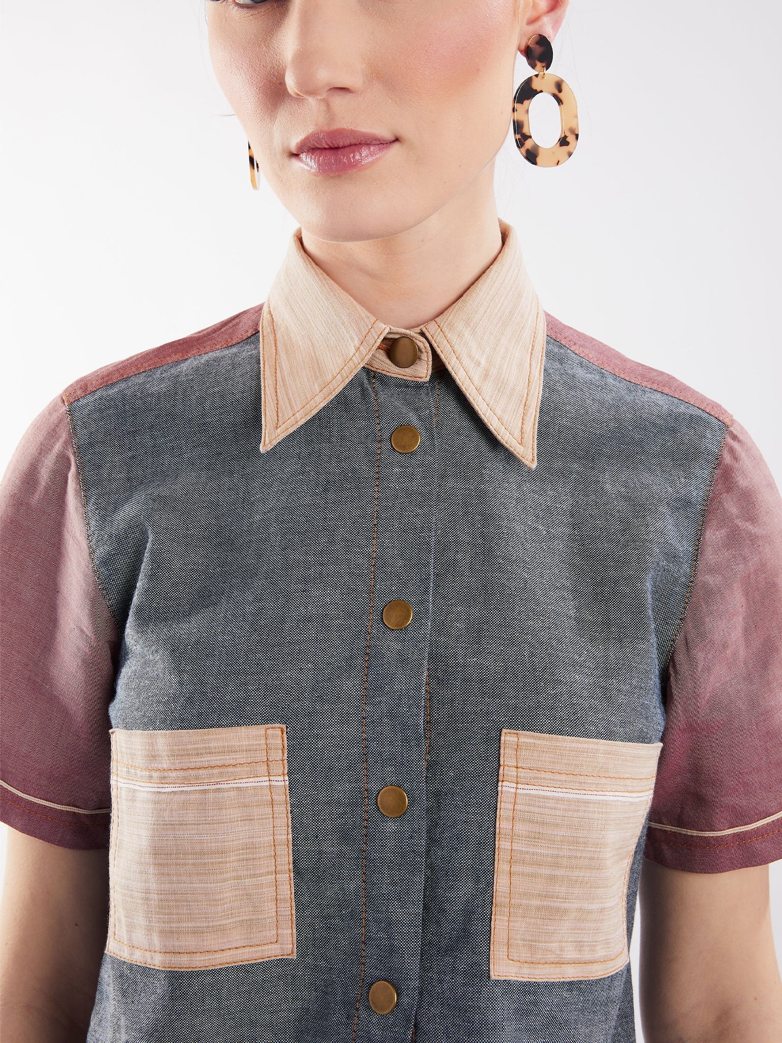 Cropped Button-Down Shirt in Blue and Red Chambray - RUN THE STREETS COLLABORATIVE