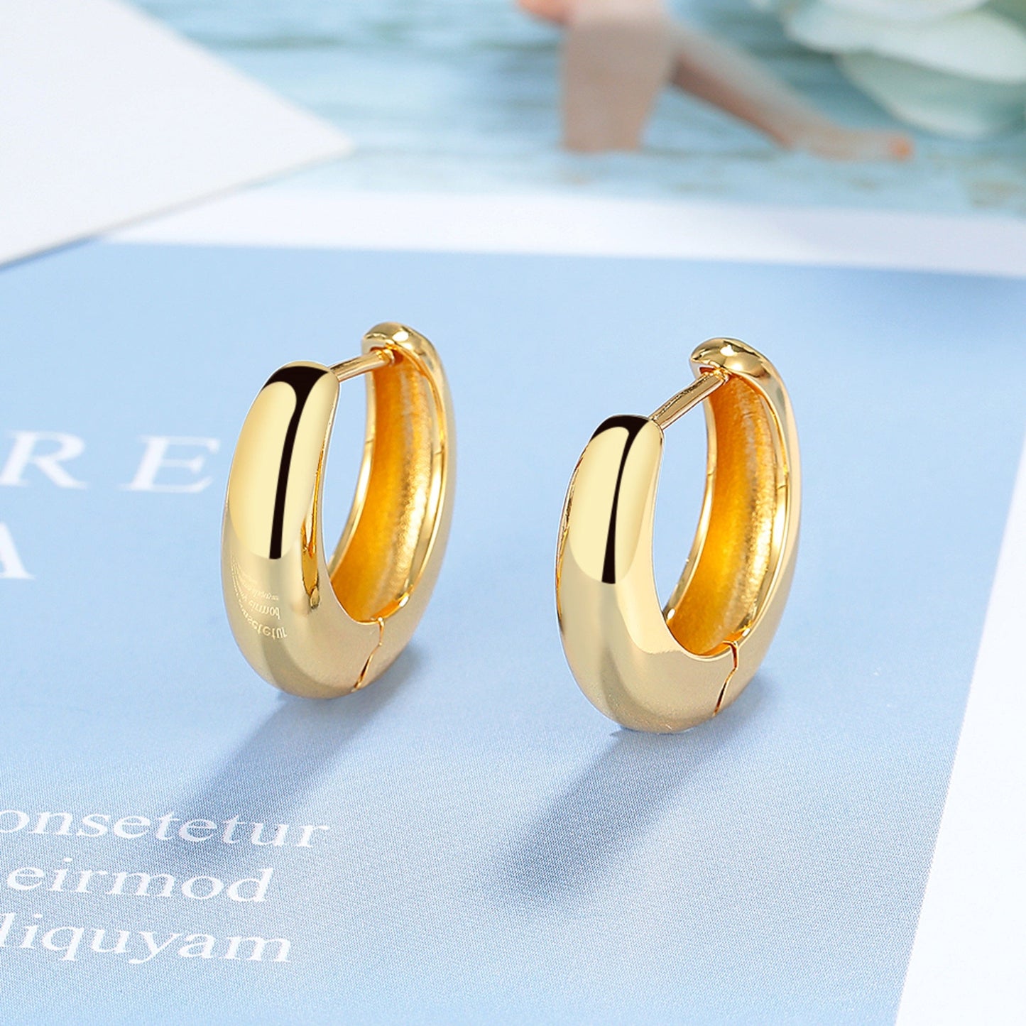 14K Gold Petite Hoop Huggie Earring - RUN THE STREETS COLLABORATIVE