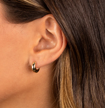 14K Gold Petite Hoop Huggie Earring - RUN THE STREETS COLLABORATIVE