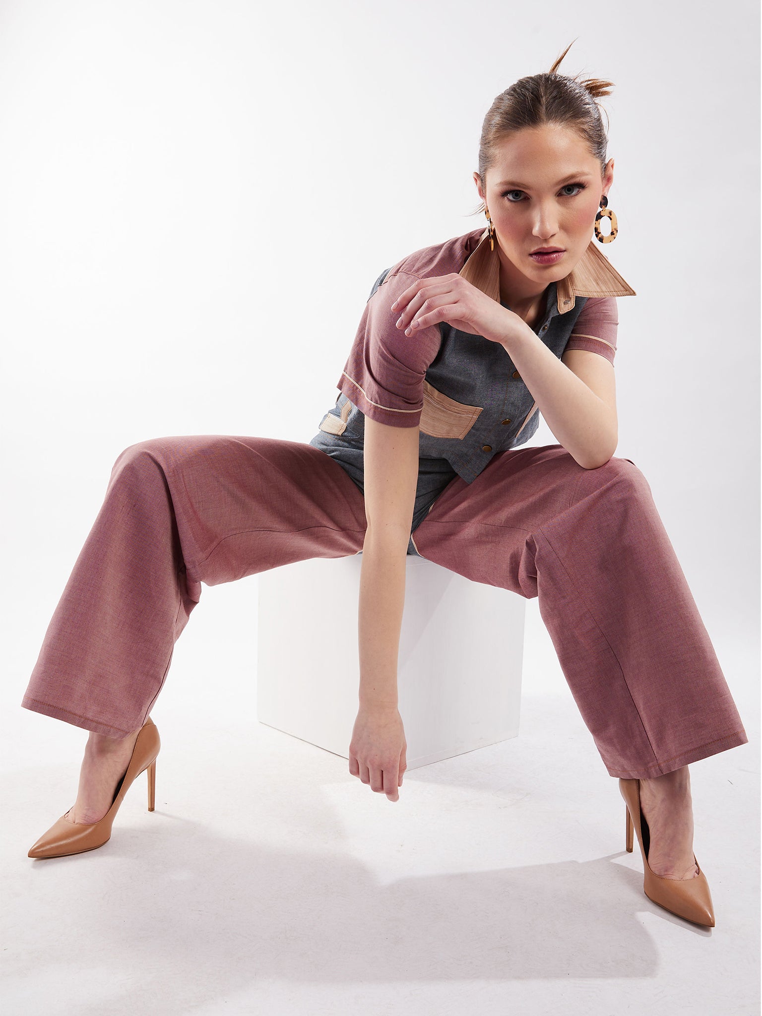 Cropped Button-Down Shirt in Blue and Red Chambray - RUN THE STREETS COLLABORATIVE